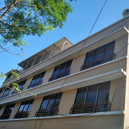 Hotel Rajendra Chinchani Eksteriør billede